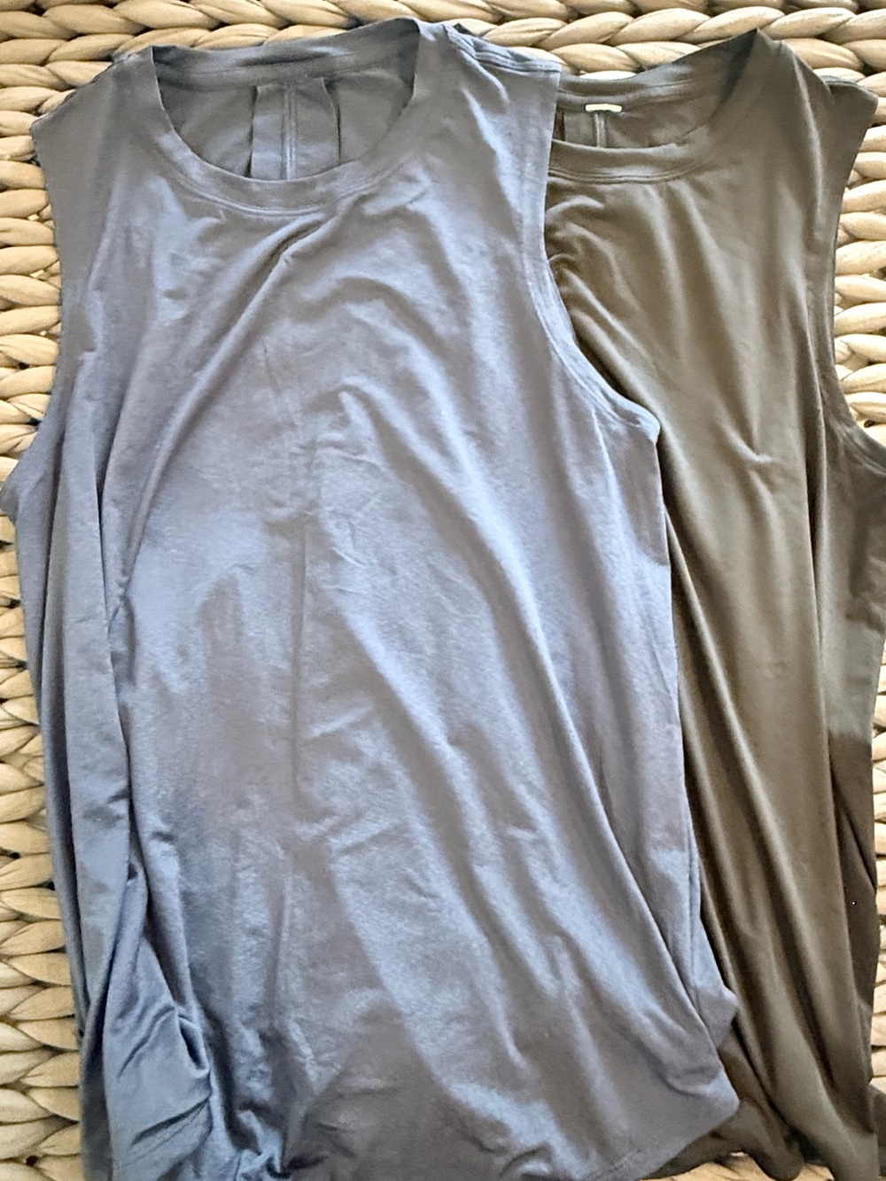 Lululemon tie back tanks. Medium. Black and Navy